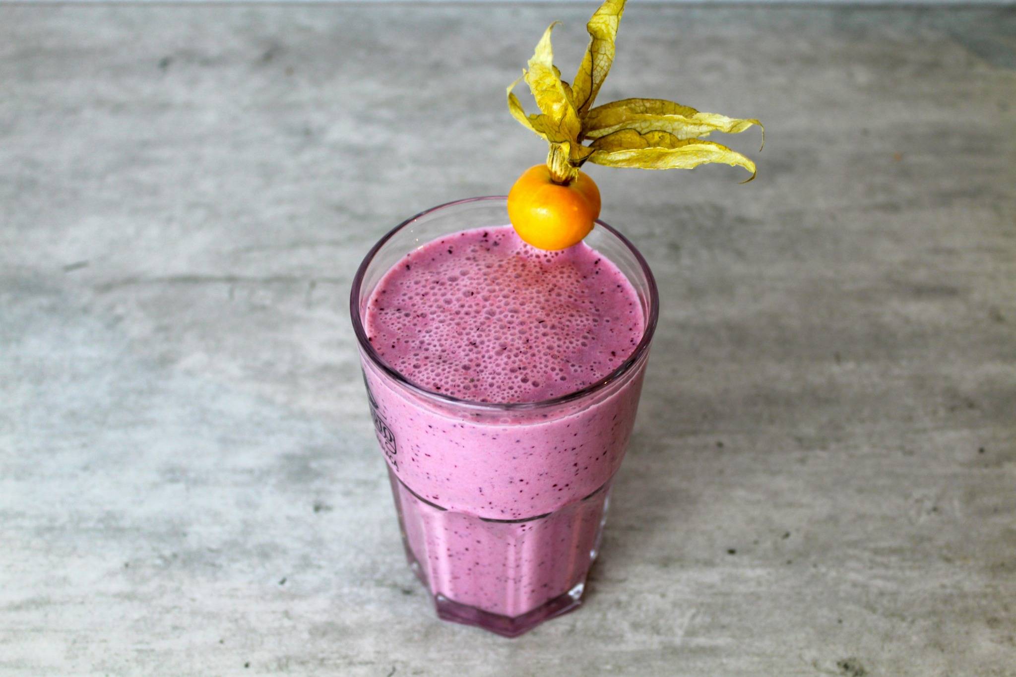 Berry Blast Macadamia Milk Smoothie