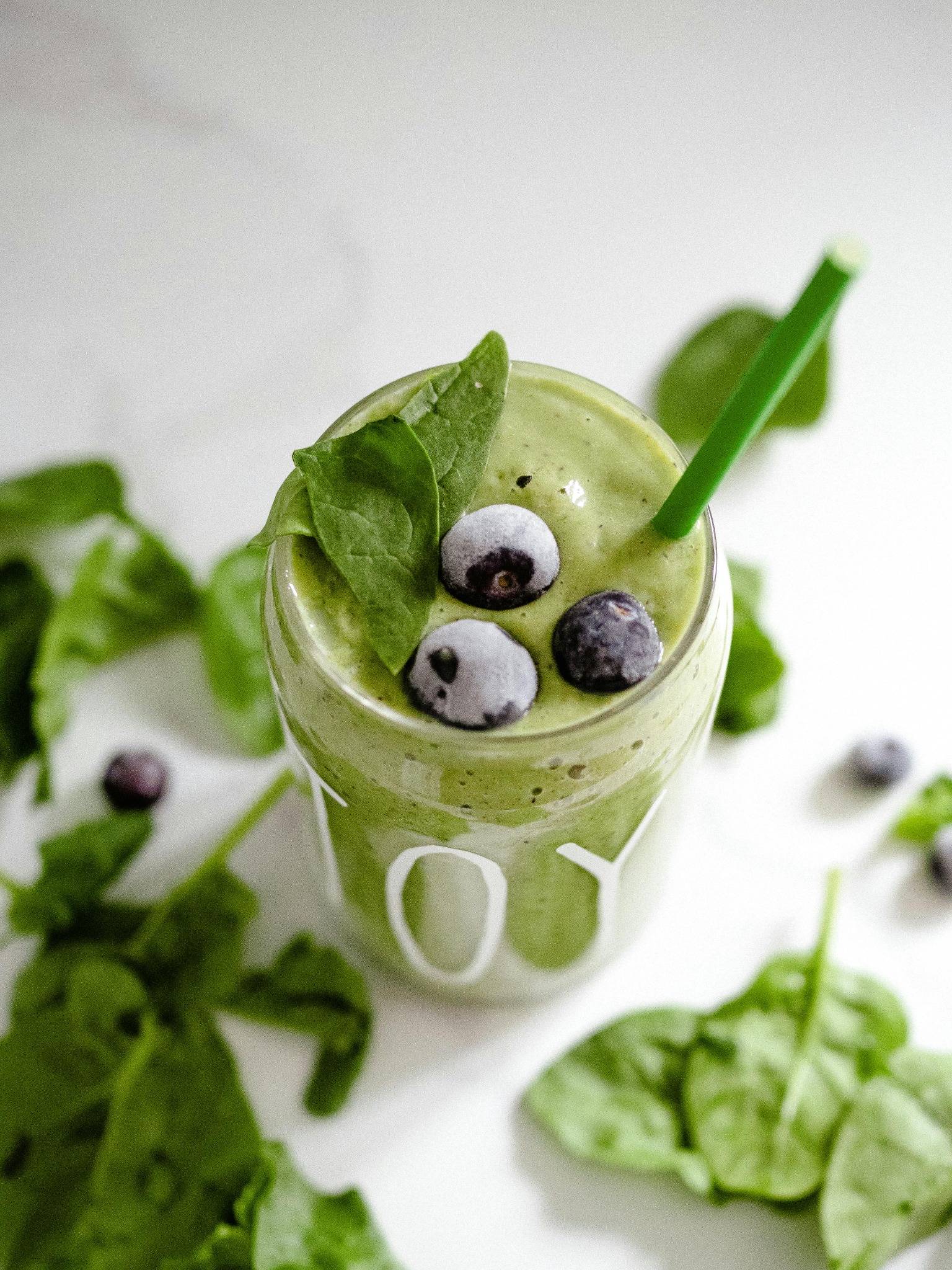 Green Macadamia Milk Smoothie